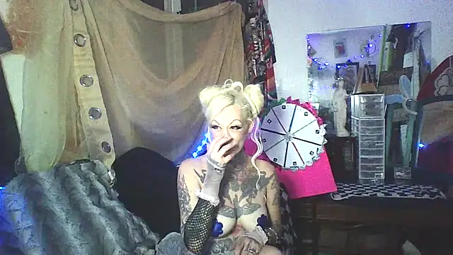 Snapshot of in_my_bunny chatting on 07-28-26, 06:09 in my bunny online show from 07-28-26, 06:09