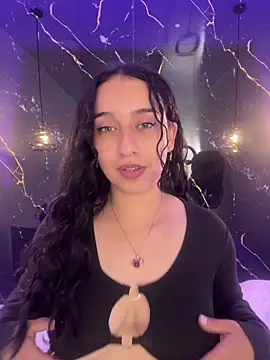 ZoeBlissX online show from 06-18-26, 11:25