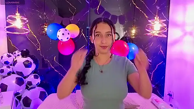 ZoeBlissX online show from 06-25-26, 11:37