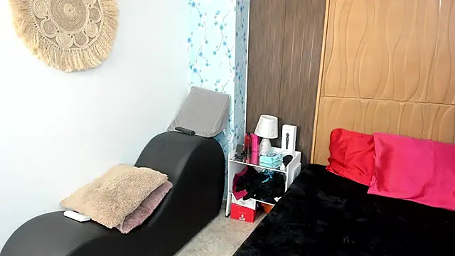 Snapshot of TaniaRosen chatting on 06-19-26, 06:23 TaniaRosen online show from 06-19-26, 06:23