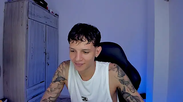 Snapshot of tylerrnova chatting on 08-01-26, 04:12 tylerrnova online show from 08-01-26, 04:12