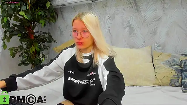 Snapshot of Nika-Smith chatting on 08-06-26, 09:22 Nika-Smith online show from 08-06-26, 09:22