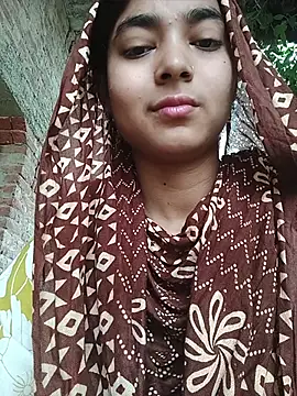 Snapshot of Simran_143 chatting on 08-05-26, 04:26 Simran 143 online show from 08-05-26, 04:26