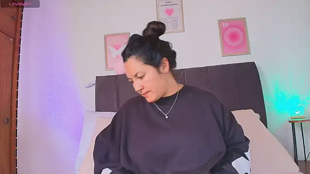 Snapshot of samm_curvy chatting on 07-15-26, 07:41 samm curvy online show from 07-15-26, 07:41