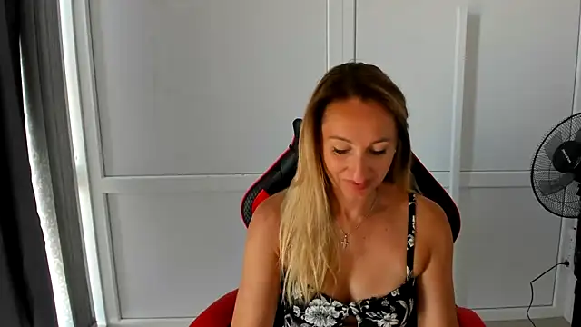 LilyDreamm online show from 06-28-26, 06:19