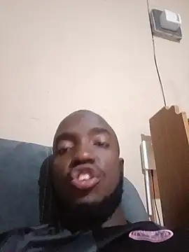 Snapshot of Earnthis chatting on 06-21-26, 05:04 Earnthis online show from 06-21-26, 05:04