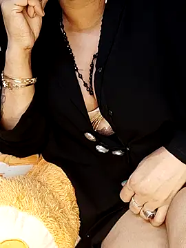 Snapshot of priyamani28 chatting on 08-01-26, 05:34 priyamani28 online show from 08-01-26, 05:34