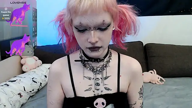 Snapshot of meow_nicole chatting on 07-21-26, 05:32 meow nicole online show from 07-21-26, 05:32