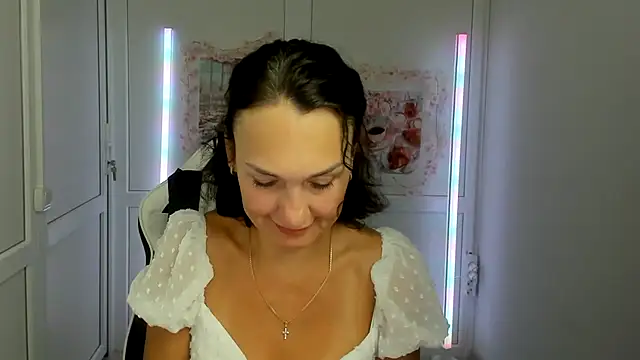Snapshot of OliviaKateee chatting on 06-23-26, 06:11 OliviaKateee online show from 06-23-26, 06:11