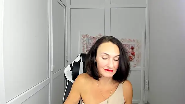 Snapshot of OliviaKateee chatting on 07-15-26, 12:21 OliviaKateee online show from 07-15-26, 12:21