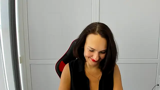 Snapshot of OliviaKateee chatting on 07-16-26, 06:30 OliviaKateee online show from 07-16-26, 06:30