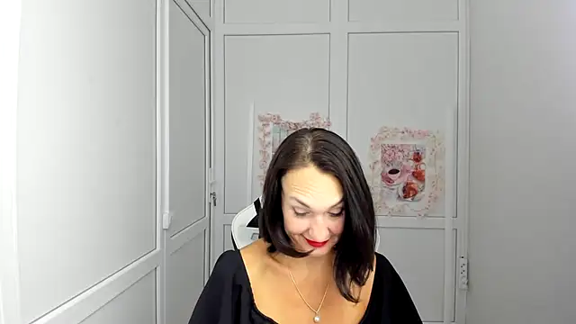 Snapshot of OliviaKateee chatting on 07-17-26, 12:23 OliviaKateee online show from 07-17-26, 12:23