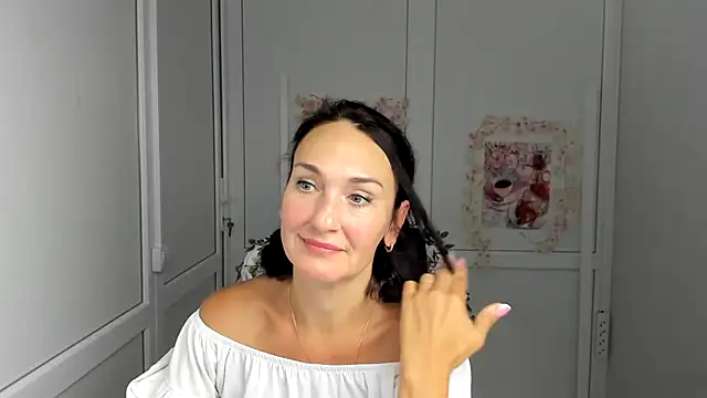 Snapshot of OliviaKateee chatting on 08-06-26, 12:18 OliviaKateee online show from 08-06-26, 12:18