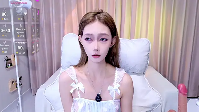 Snapshot of YangYang-0805 chatting on 06-25-26, 05:07 YangYang-0805 online show from 06-25-26, 05:07