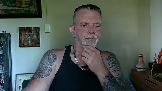 Snapshot of BossDominus chatting on 06-23-26, 01:36 BossDominus online show from 06-23-26, 01:36