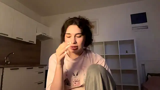 Snapshot of runawyin chatting on 07-18-26, 06:23 runawyin online show from 07-18-26, 06:23
