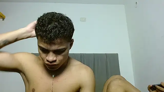 Snapshot of Jose_And_Daniel chatting on 08-01-26, 01:16 Jose And Daniel online show from 08-01-26, 01:16