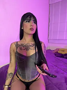 Snapshot of -Brittanny chatting on 07-25-26, 01:04 -Brittanny online show from 07-25-26, 01:04