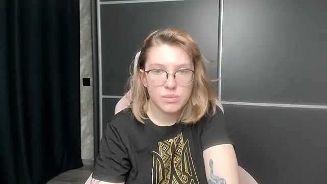 Reginasmilee online show from 01-25-25, 02:15