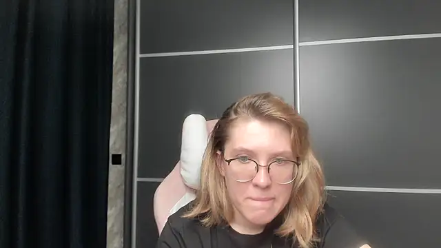 Reginasmilee online show from 01-25-25, 05:18