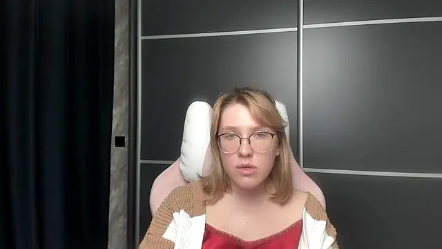 Reginasmilee online show from 01-25-25, 01:41
