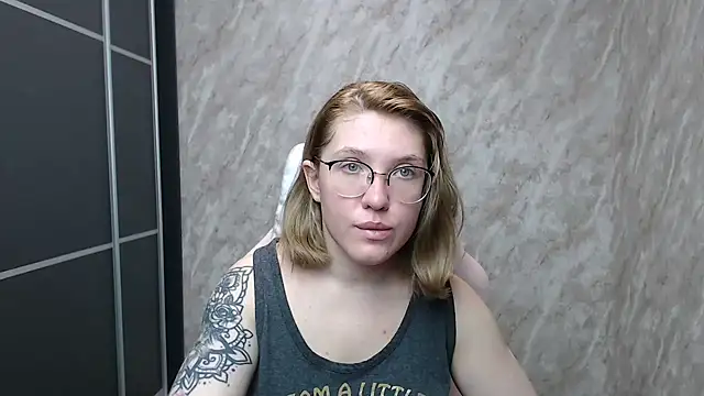 Reginasmilee online show from 02-14-25, 11:42
