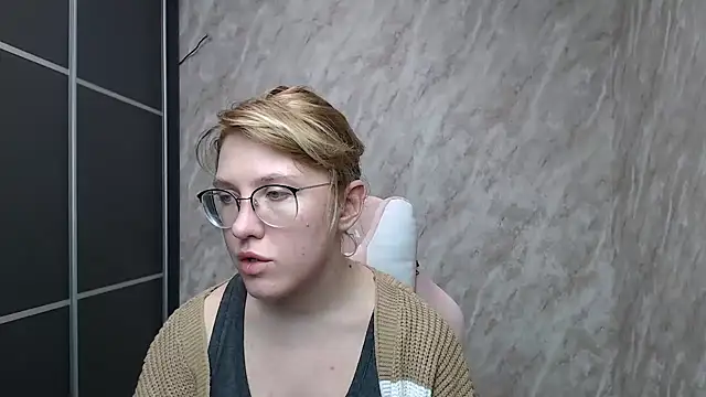 Reginasmilee online show from 02-15-25, 03:39