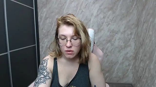 Reginasmilee online show from 02-16-25, 05:59