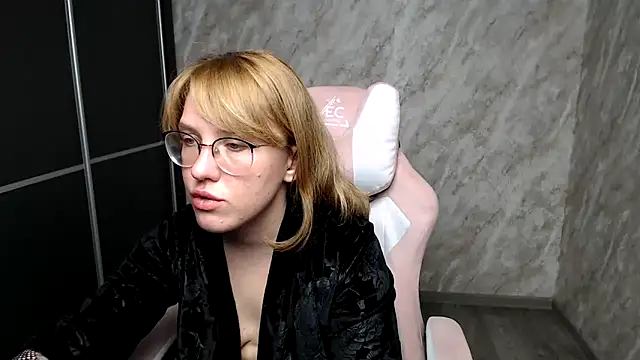 Reginasmilee online show from 03-15-25, 05:26