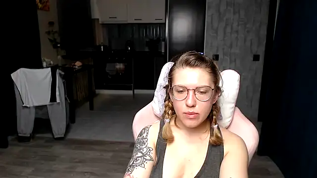 Reginasmilee online show from 09-24-25, 01:09