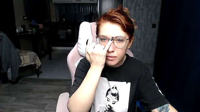 Reginasmilee online show from 10-15-25, 02:01