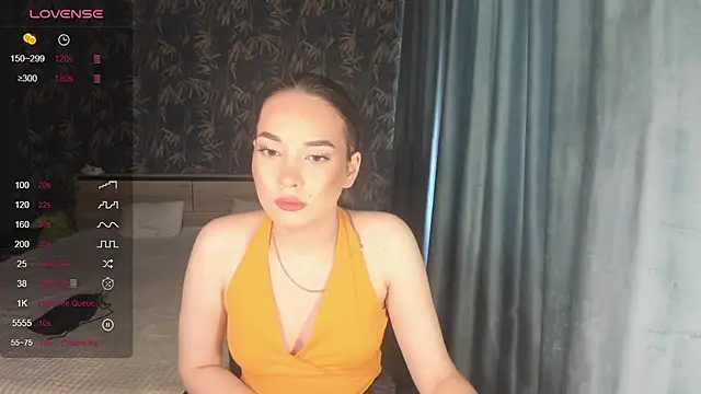 Snapshot of E_mil_y chatting on 08-01-26, 08:02 E mil y online show from 08-01-26, 08:02