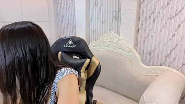 Snapshot of sophie_rose_cn chatting on 08-06-26, 01:35 sophie rose cn online show from 08-06-26, 01:35