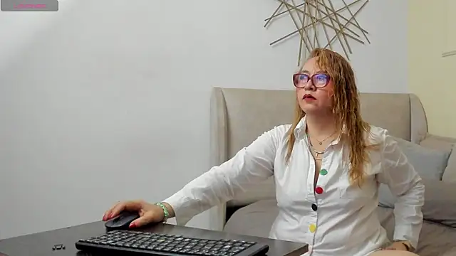 Snapshot of vera__lux chatting on 07-20-26, 12:40 vera lux online show from 07-20-26, 12:40
