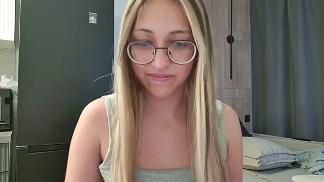 Snapshot of MarrySharps chatting on 08-08-26, 11:07 MarrySharps online show from 08-08-26, 11:07