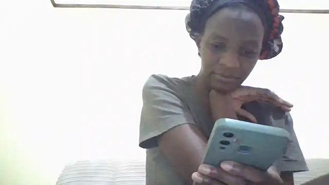 Snapshot of Savannah_Leex chatting on 06-27-26, 12:22 Savannah Leex online show from 06-27-26, 12:22