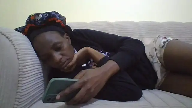 Snapshot of Savannah_Leex chatting on 06-28-26, 03:45 Savannah Leex online show from 06-28-26, 03:45