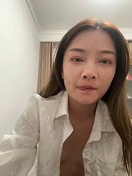 Snapshot of Yueya- chatting on 06-24-26, 12:37 Yueya- online show from 06-24-26, 12:37