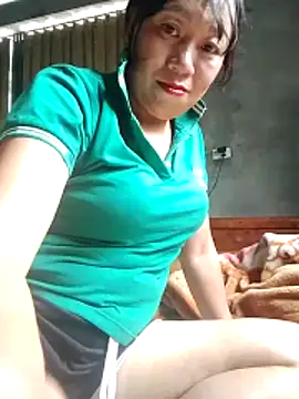 Snapshot of Moon_squirtt chatting on 06-29-26, 10:15 Moon squirtt online show from 06-29-26, 10:15