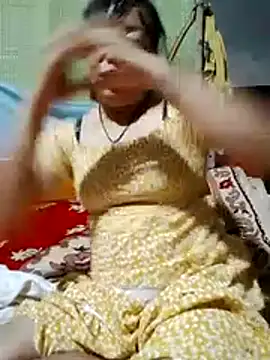 Snapshot of Moon_squirtt chatting on 08-01-26, 02:49 Moon squirtt online show from 08-01-26, 02:49