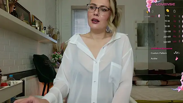 Snapshot of BeautyeyesLovely chatting on 11-26-25, 07:20 BeautyeyesLovely online show from 11-26-25, 07:20