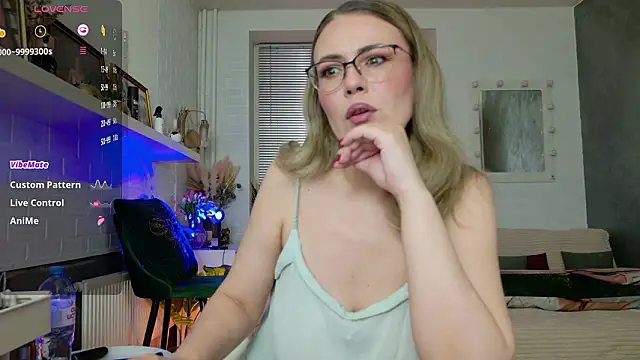 Snapshot of BeautyeyesLovely chatting on 02-01-26, 11:25 BeautyeyesLovely online show from 02-01-26, 11:25