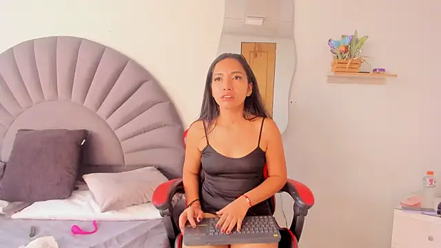 Snapshot of VioletR_osse chatting on 07-28-26, 12:12 VioletR osse online show from 07-28-26, 12:12