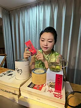 Snapshot of Tea-01 chatting on 07-22-26, 01:41 Tea-01 online show from 07-22-26, 01:41