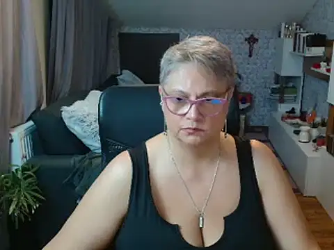 Snapshot of NewHellen4you chatting on 06-30-26, 10:44 NewHellen4you online show from 06-30-26, 10:44