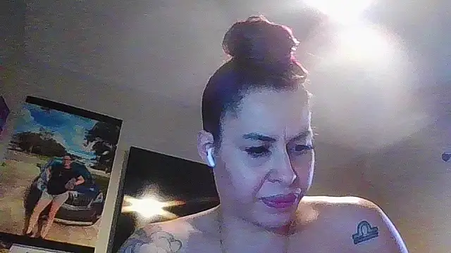 Snapshot of imisamoore69 chatting on 11-24-25, 07:35 imisamoore69 online show from 11-24-25, 07:35