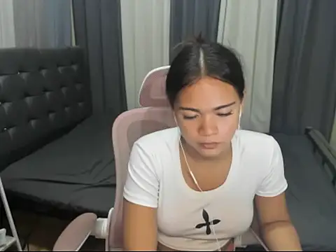 Snapshot of Seductive_rein chatting on 07-02-26, 08:59 Seductive rein online show from 07-02-26, 08:59