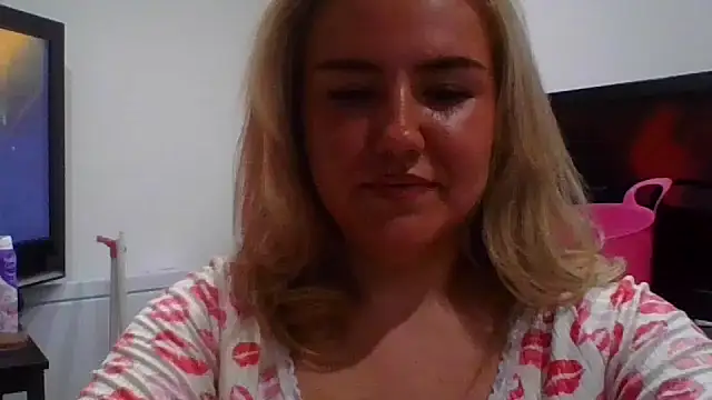 MaddyCherryX online show from 07-04-26, 09:32