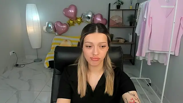 Snapshot of KarenCarson chatting on 07-12-26, 11:01 KarenCarson online show from 07-12-26, 11:01