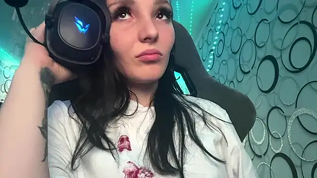 Snapshot of DetraBasner chatting on 07-11-26, 02:20 DetraBasner online show from 07-11-26, 02:20